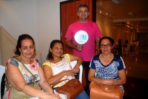 Cesmac- monta- estrutura- na- Galeria- para- os -familiares  09