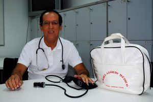 Cesmac- monta- estrutura- na- Galeria- para- os -familiares  09
