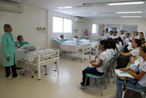 Alunos do Centro Brasileiro de Cursos visitam estrutura do Cesmac 06
