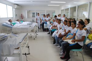 Alunos do Centro Brasileiro de Cursos visitam estrutura do Cesmac 06