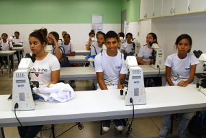 Alunos do Centro Brasileiro de Cursos visitam estrutura do Cesmac 06