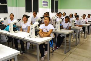 Alunos do Centro Brasileiro de Cursos visitam estrutura do Cesmac 06