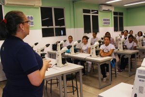 Alunos do Centro Brasileiro de Cursos visitam estrutura do Cesmac 06