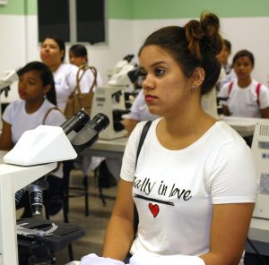 Alunos do Centro Brasileiro de Cursos visitam estrutura do Cesmac 06