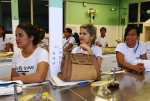 Alunos do Centro Brasileiro de Cursos visitam estrutura do Cesmac 06