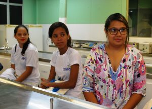 Alunos do Centro Brasileiro de Cursos visitam estrutura do Cesmac 06