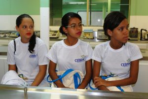 Alunos do Centro Brasileiro de Cursos visitam estrutura do Cesmac 06