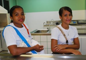 Alunos do Centro Brasileiro de Cursos visitam estrutura do Cesmac 06