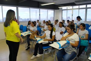 Alunos do Centro Brasileiro de Cursos visitam estrutura do Cesmac 06