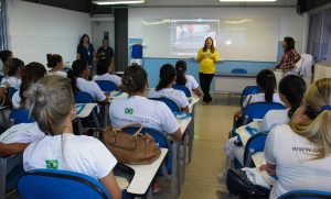 Alunos do Centro Brasileiro de Cursos visitam estrutura do Cesmac 06