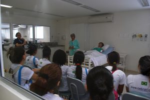 Alunos do Centro Brasileiro de Cursos visitam estrutura do Cesmac 06