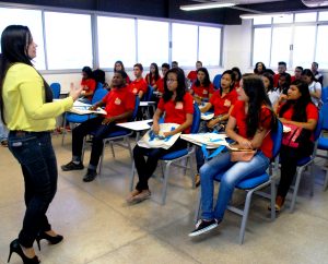 Escola- Moreira- e- Silva- visita- o- Cesmac- 22