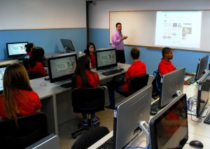 Escola- Moreira- e- Silva- visita- o- Cesmac- 22