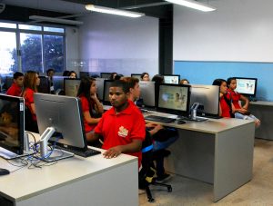 Escola- Moreira- e- Silva- visita- o- Cesmac- 22