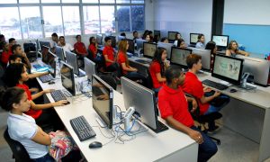 Escola- Moreira- e- Silva- visita- o- Cesmac- 22