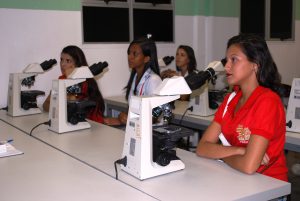 Escola- Moreira- e- Silva- visita- o- Cesmac- 22