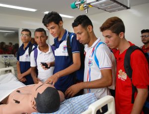 Escola- Moreira- e- Silva- visita- o- Cesmac- 22