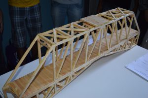 Palitos- de- picolé- viram- pontes- no- curso- de- Engenharia- Civil- Cesmac  23