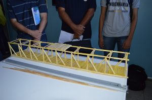 Palitos- de- picolé- viram- pontes- no- curso- de- Engenharia- Civil- Cesmac  23