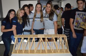 Palitos- de- picolé- viram- pontes- no- curso- de- Engenharia- Civil- Cesmac  23