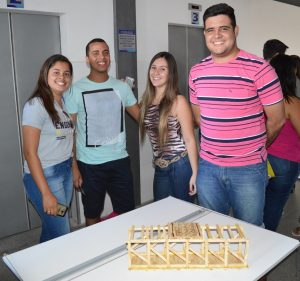 Palitos- de- picolé- viram- pontes- no- curso- de- Engenharia- Civil- Cesmac  23