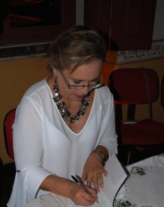 Professora- doutora- Vera- Romariz- lança- mais- uma- obra-Cesmac - 16