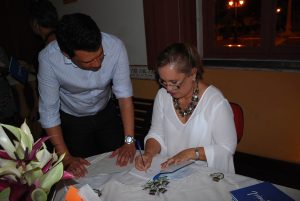 Professora- doutora- Vera- Romariz- lança- mais- uma- obra-Cesmac - 16