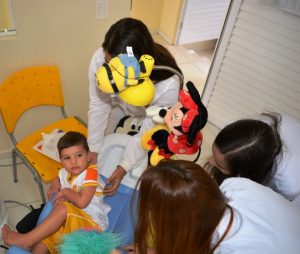 Estudantes- participam- do- Projeto -OdontoSchoolCare- Cesmac 14