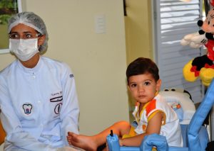 Estudantes- participam- do- Projeto -OdontoSchoolCare- Cesmac 14