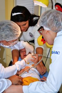 Estudantes- participam- do- Projeto -OdontoSchoolCare- Cesmac 14