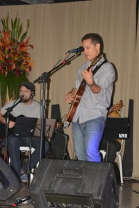 Cesmac- celebra- Dia- dos- Pais -com -almoço- e- show- de- Thiago- Vasconcelos (27)