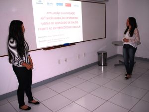 Cesmac- realiza- Seminário- de- Iniciação- Científica- 09
