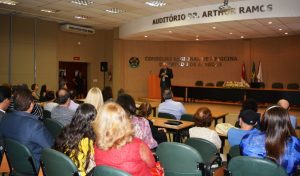 Pioneiro- em- transplante- de- fígado- lança- livro- em- Maceió-Cesmac (03)