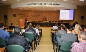 Pioneiro- em- transplante- de- fígado- lança- livro- em- Maceió-Cesmac (03)