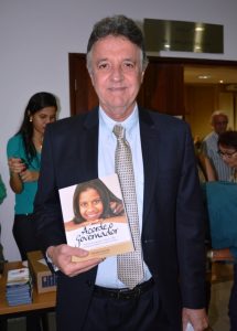 Pioneiro- em- transplante- de- fígado- lança- livro- em- Maceió-Cesmac (03)