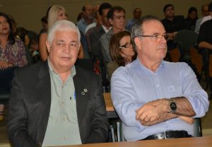 Pioneiro- em- transplante- de- fígado- lança- livro- em- Maceió-Cesmac (03)