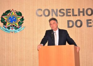 Pioneiro- em- transplante- de- fígado- lança- livro- em- Maceió-Cesmac (03)