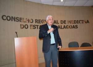 Pioneiro- em- transplante- de- fígado- lança- livro- em- Maceió-Cesmac (03)