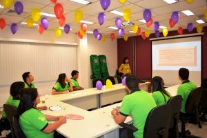 Professora- Sílvia- Néli, do- curso- de- Administração, ministra- palestra (22)