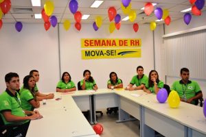 Professora- Sílvia- Néli, do- curso- de- Administração, ministra- palestra (22)