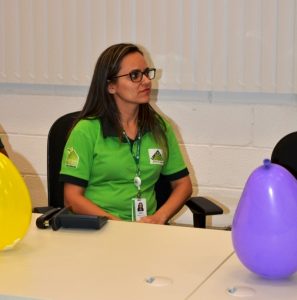 Professora- Sílvia- Néli, do- curso- de- Administração, ministra- palestra (22)