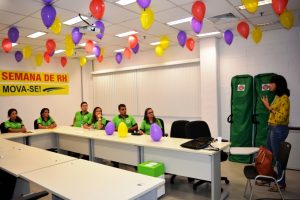 Professora- Sílvia- Néli, do- curso- de- Administração, ministra- palestra (22)