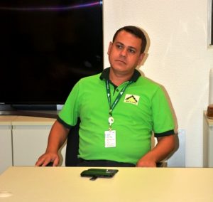 Professora- Sílvia- Néli, do- curso- de- Administração, ministra- palestra (22)