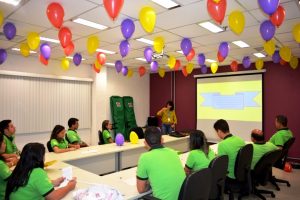 Professora- Sílvia- Néli, do- curso- de- Administração, ministra- palestra (22)