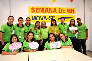 Professora- Sílvia- Néli, do- curso- de- Administração, ministra- palestra (22)