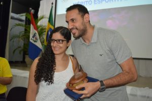 atleta-da-selecao-brasileira-de-volei-mauricio-borges-recebe-homenagem-do-cesmac-122