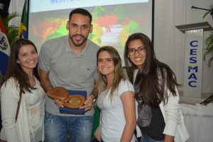 atleta-da-selecao-brasileira-de-volei-mauricio-borges-recebe-homenagem-do-cesmac-122