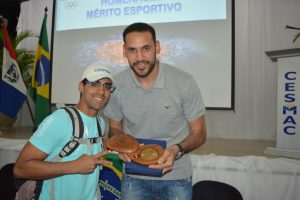 atleta-da-selecao-brasileira-de-volei-mauricio-borges-recebe-homenagem-do-cesmac-122