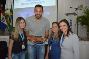 atleta-da-selecao-brasileira-de-volei-mauricio-borges-recebe-homenagem-do-cesmac-122
