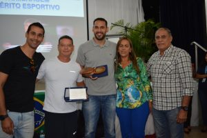 atleta-da-selecao-brasileira-de-volei-mauricio-borges-recebe-homenagem-do-cesmac-122